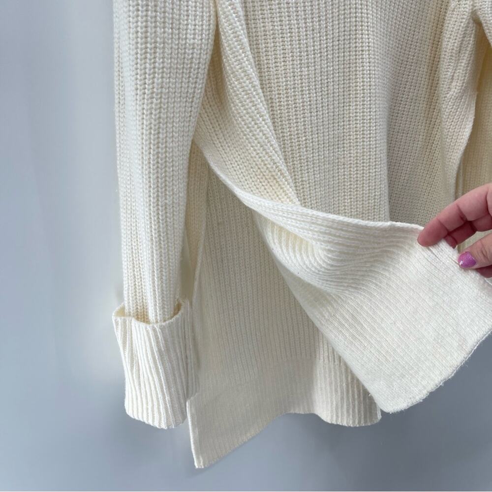 Athleta Shasta V-Neck Oversized Wool Chunky Knit Ivory
Dove Chunky Sweater Small - Picture 8 of 12